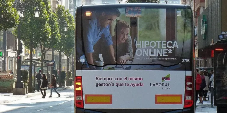 Publicidad Autobús Oviedo_TRASERA INTEGRAL